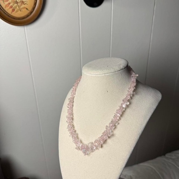 Vintage Rose Quartz Chip Necklace Pink Crystal Stone Barrel Clasp Boho Jewelry - Picture 3 of 8